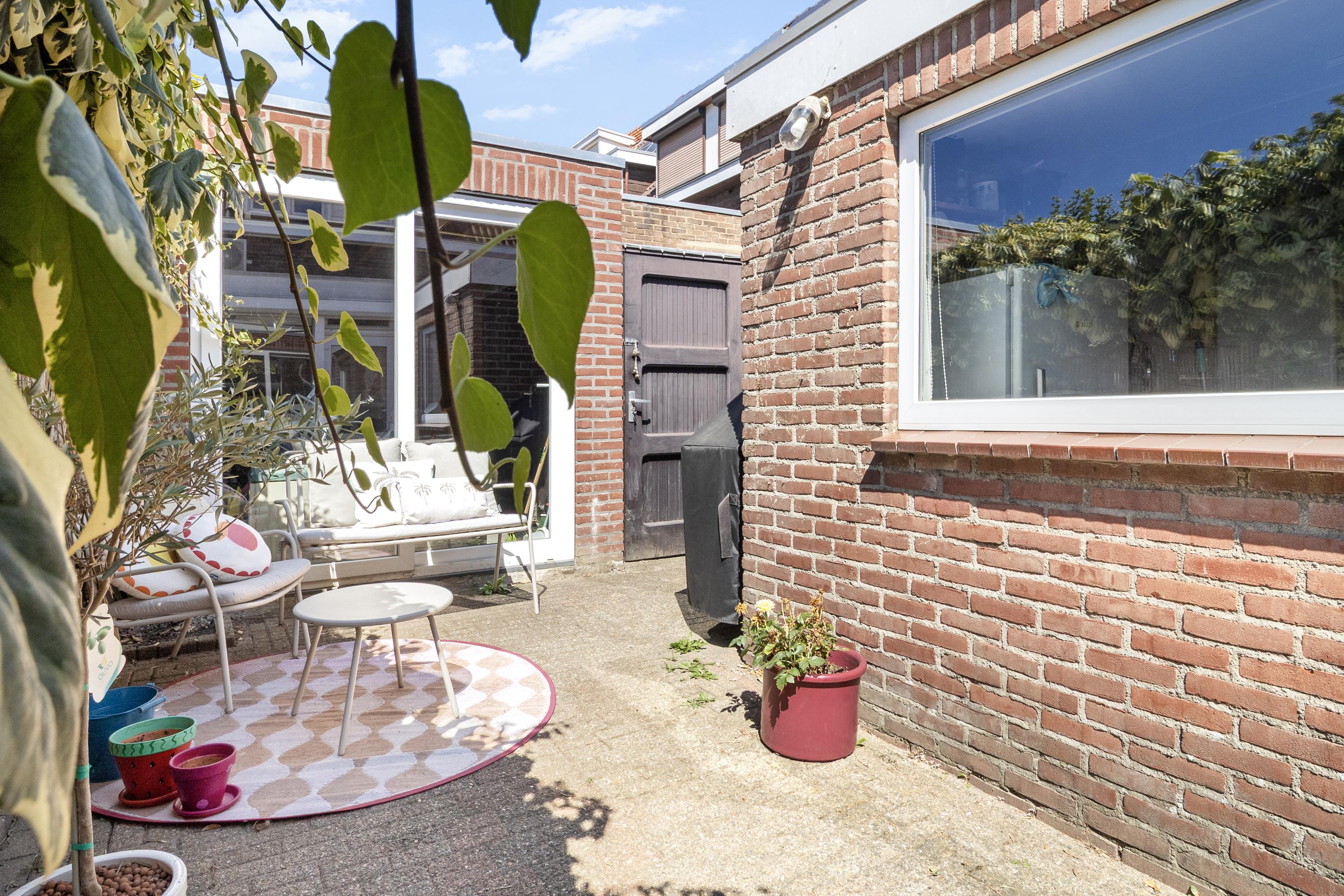 Tussenwoning te koop: Nachtegaalstraat 52, Geleen