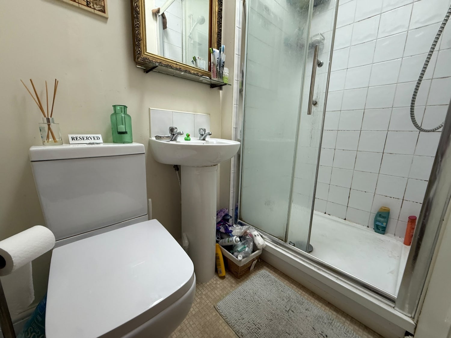 Flat Connaught Road in Cardiff