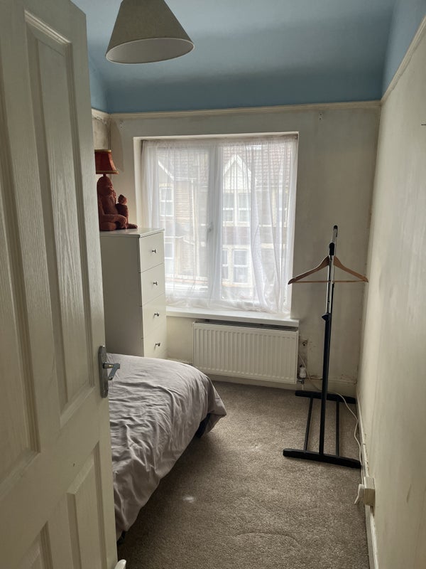 Room Wick Road in Bristol