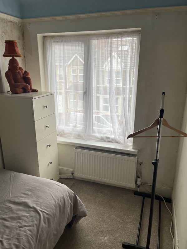 Room Wick Road in Bristol