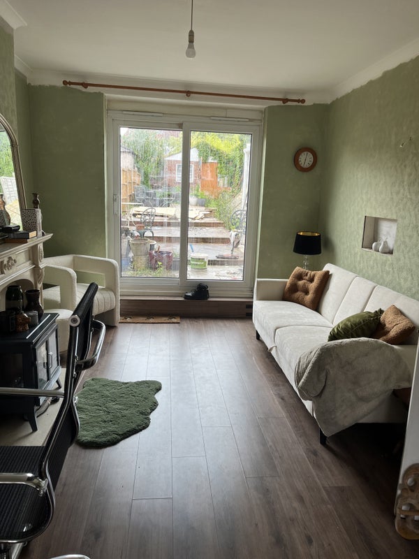 Room Wick Road in Bristol