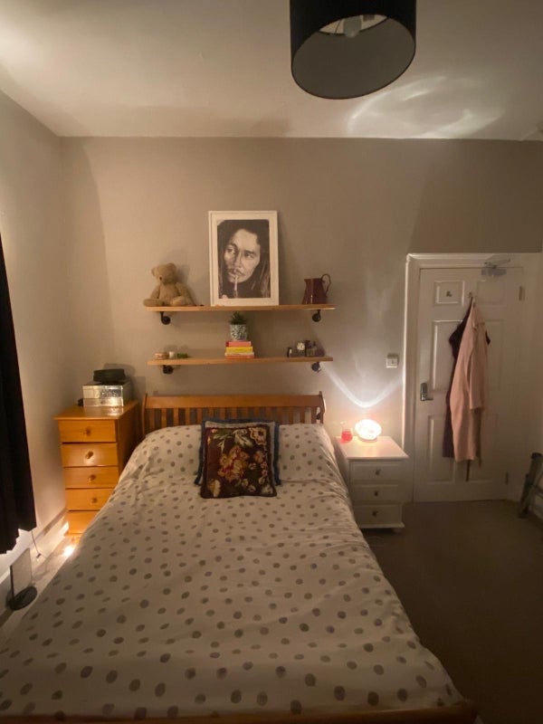 Room Cheltenham Road in Bristol