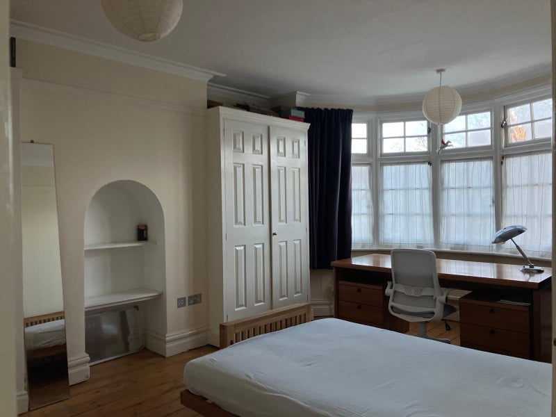 Room Finchley Way in Greater London