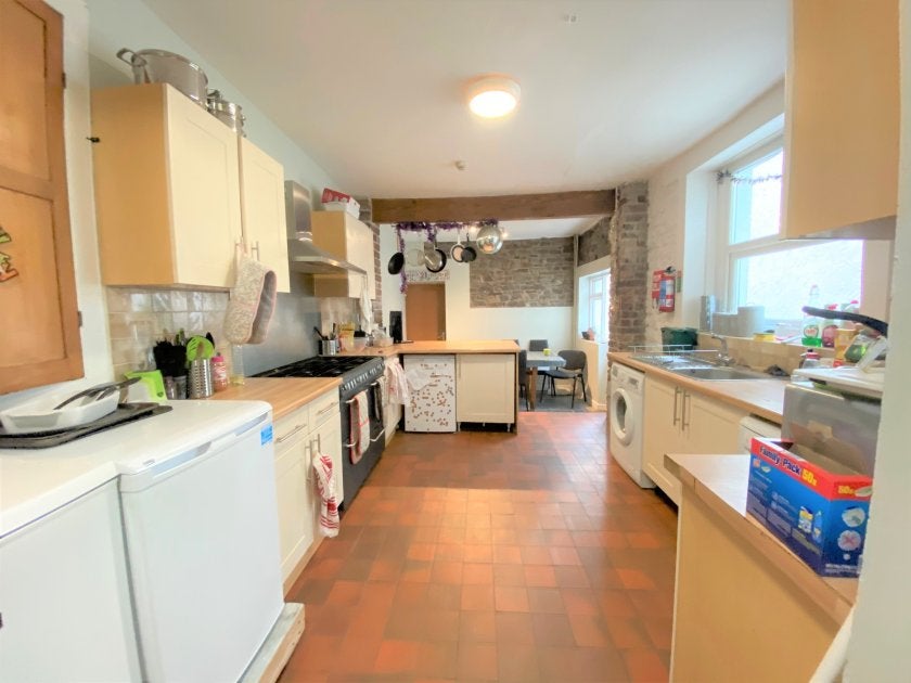 Flat King Edward's Road in Uplands