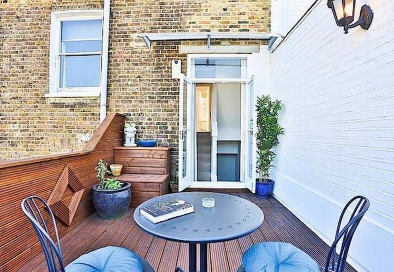 Room North End Road in Greater London