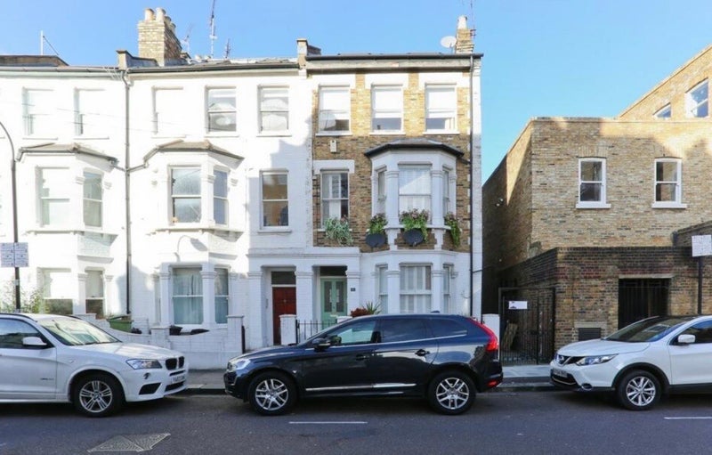 Room North End Road in Greater London