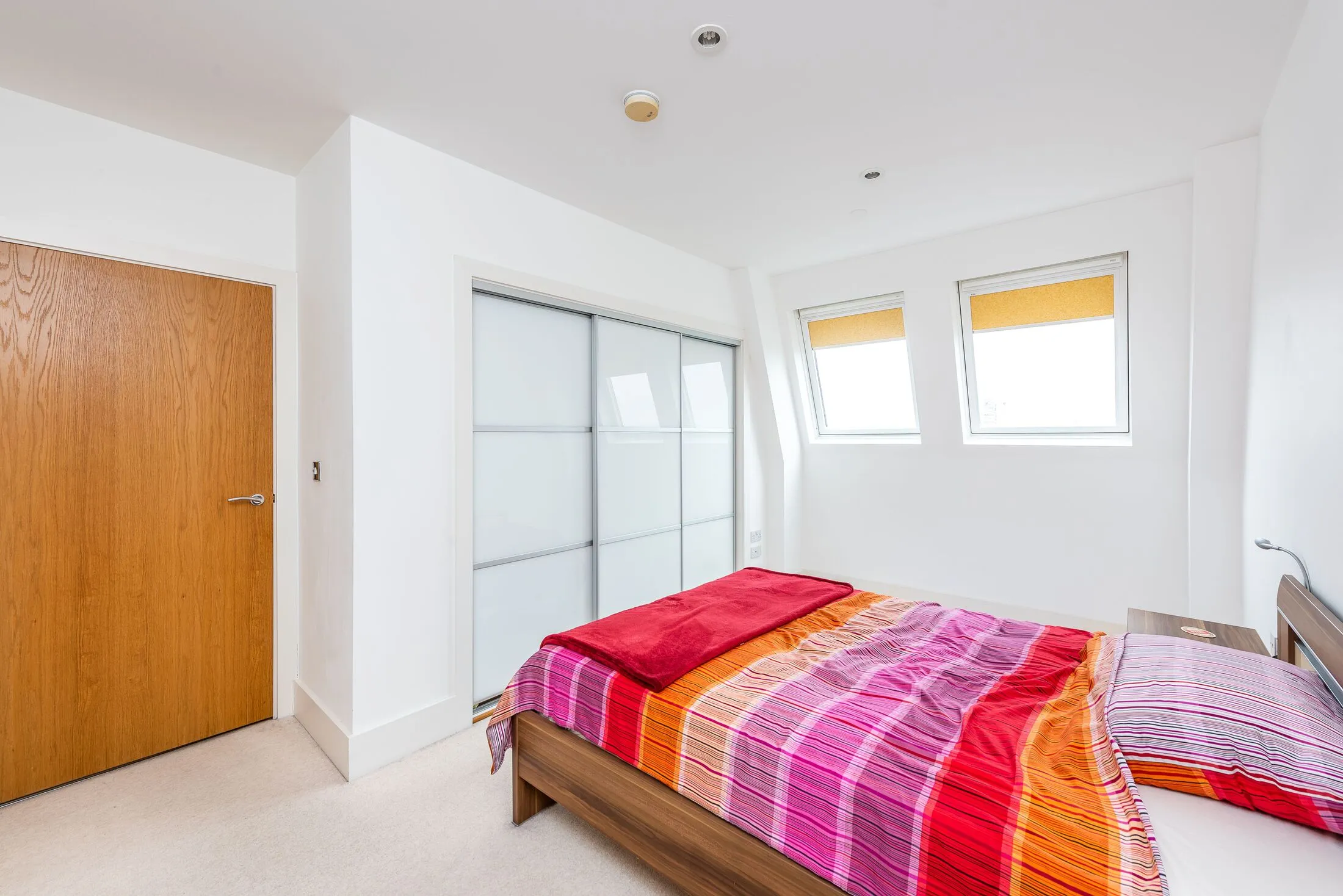 Flat Thorparch Road in Greater London