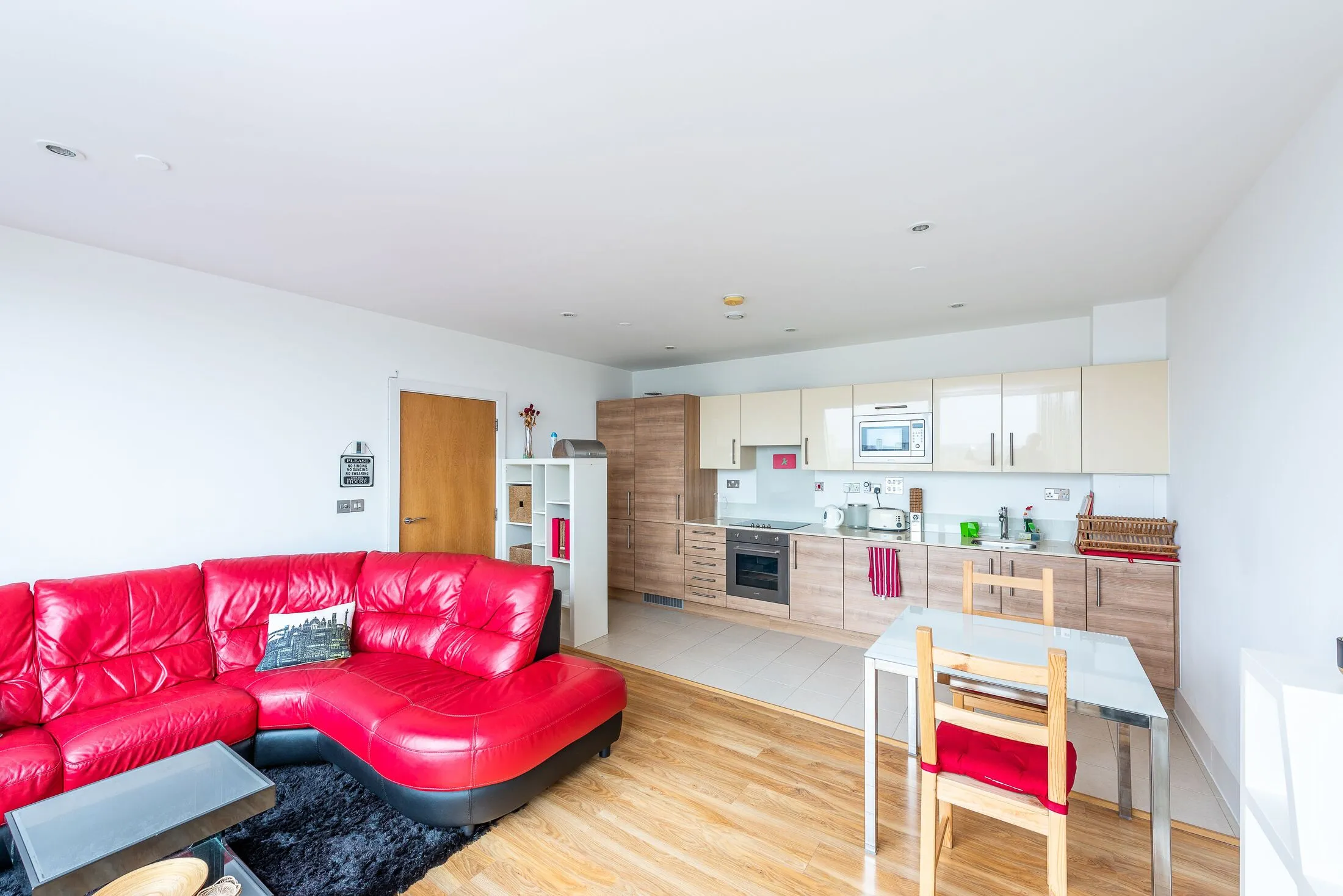 Flat Thorparch Road in Greater London