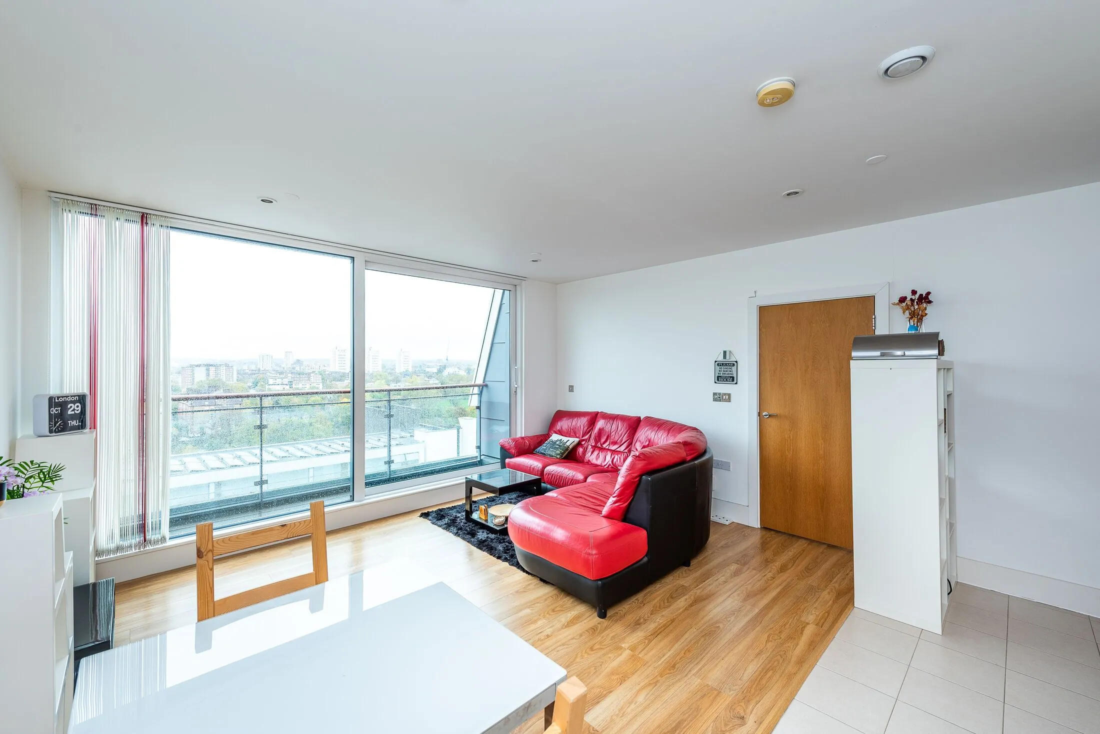 Flat Thorparch Road in Greater London