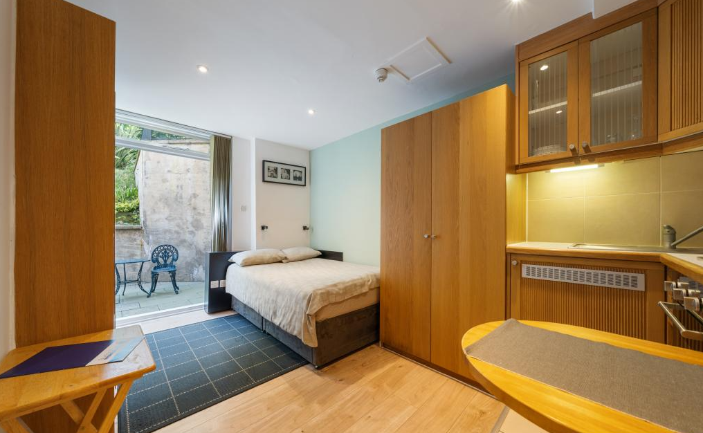 Flat Finchley Road in Greater London