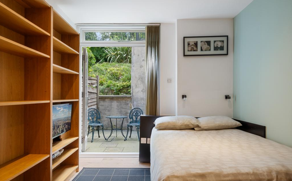 Flat Finchley Road in Greater London