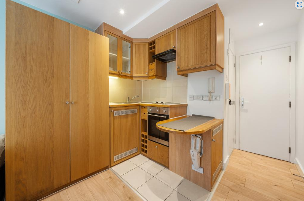 Flat Finchley Road in Greater London