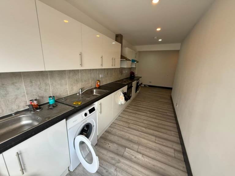 Flat Francis Road in Greater London
