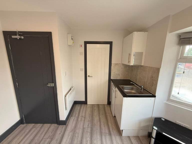 Flat Francis Road in Greater London