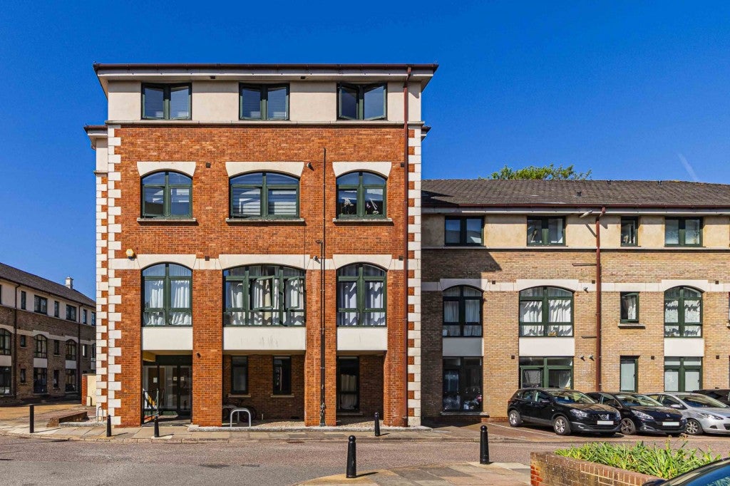 Flat Corner Hall in Dacorum