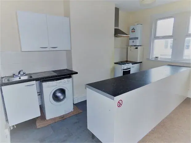 Flat Leigh Road in Southend-on-Sea