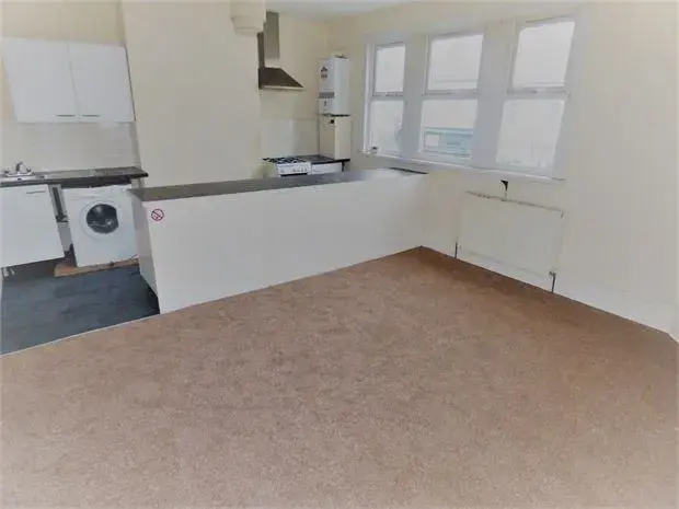 Flat Leigh Road in Southend-on-Sea
