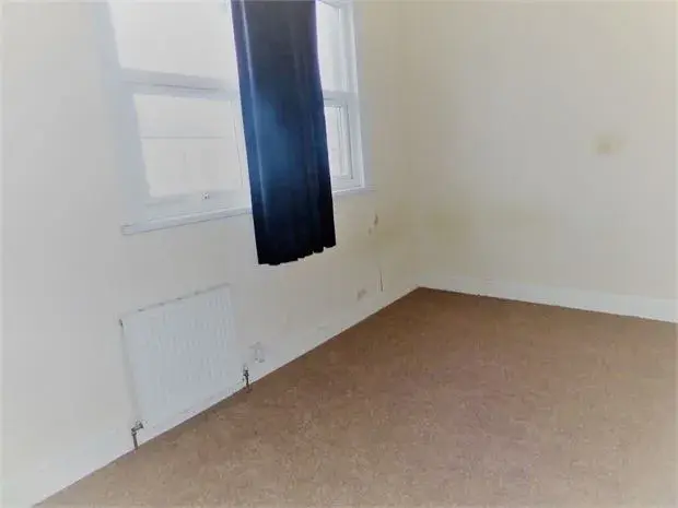 Flat Leigh Road in Southend-on-Sea