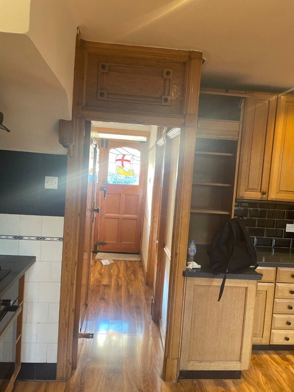 Flat Ilfracombe Gardens in London Borough of Redbridge