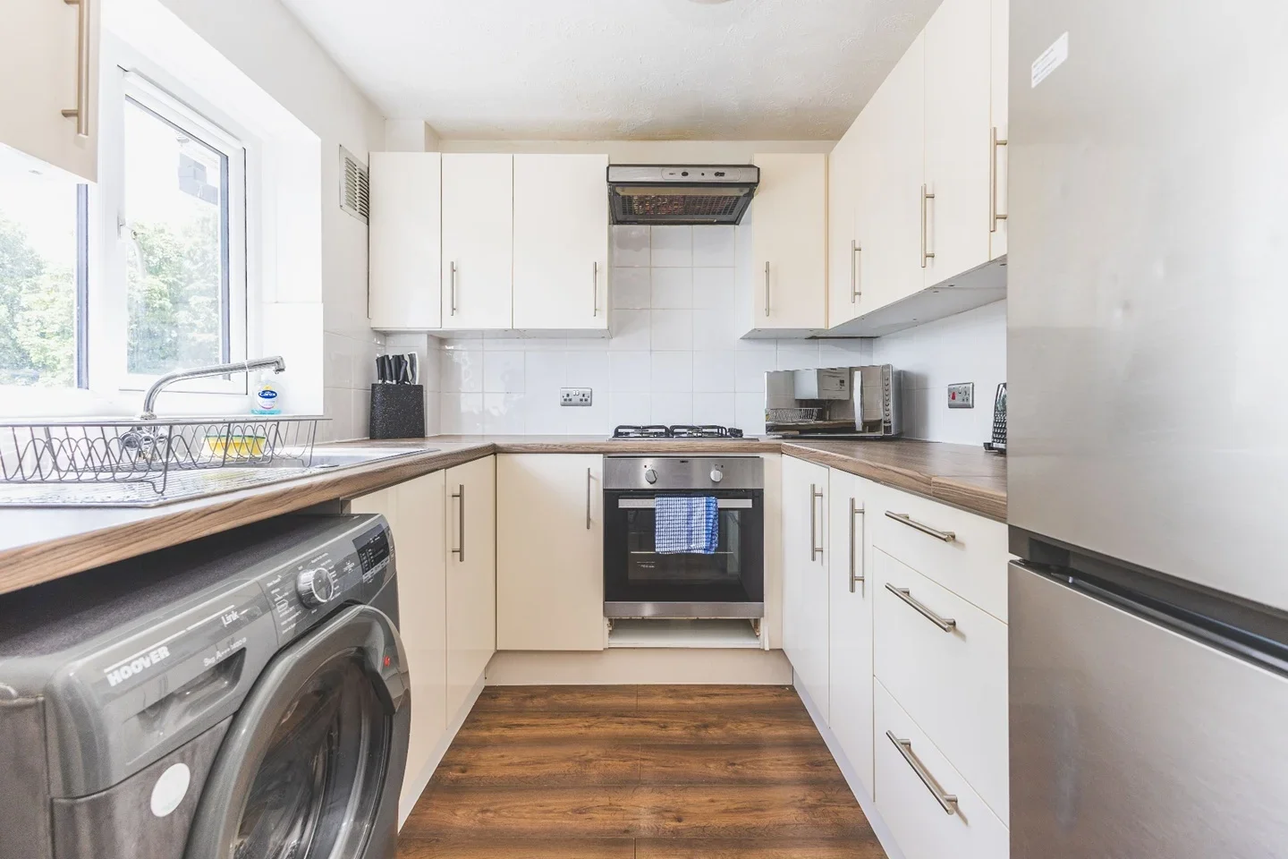 Flat Heathcote Way in Greater London