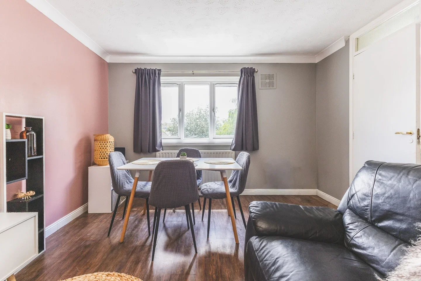 Flat Heathcote Way in Greater London