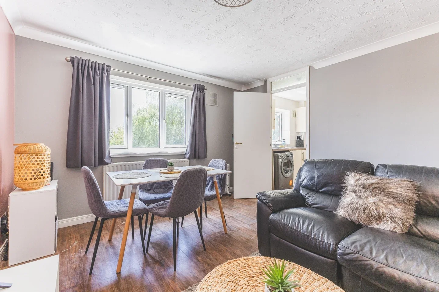 Flat Heathcote Way in Greater London