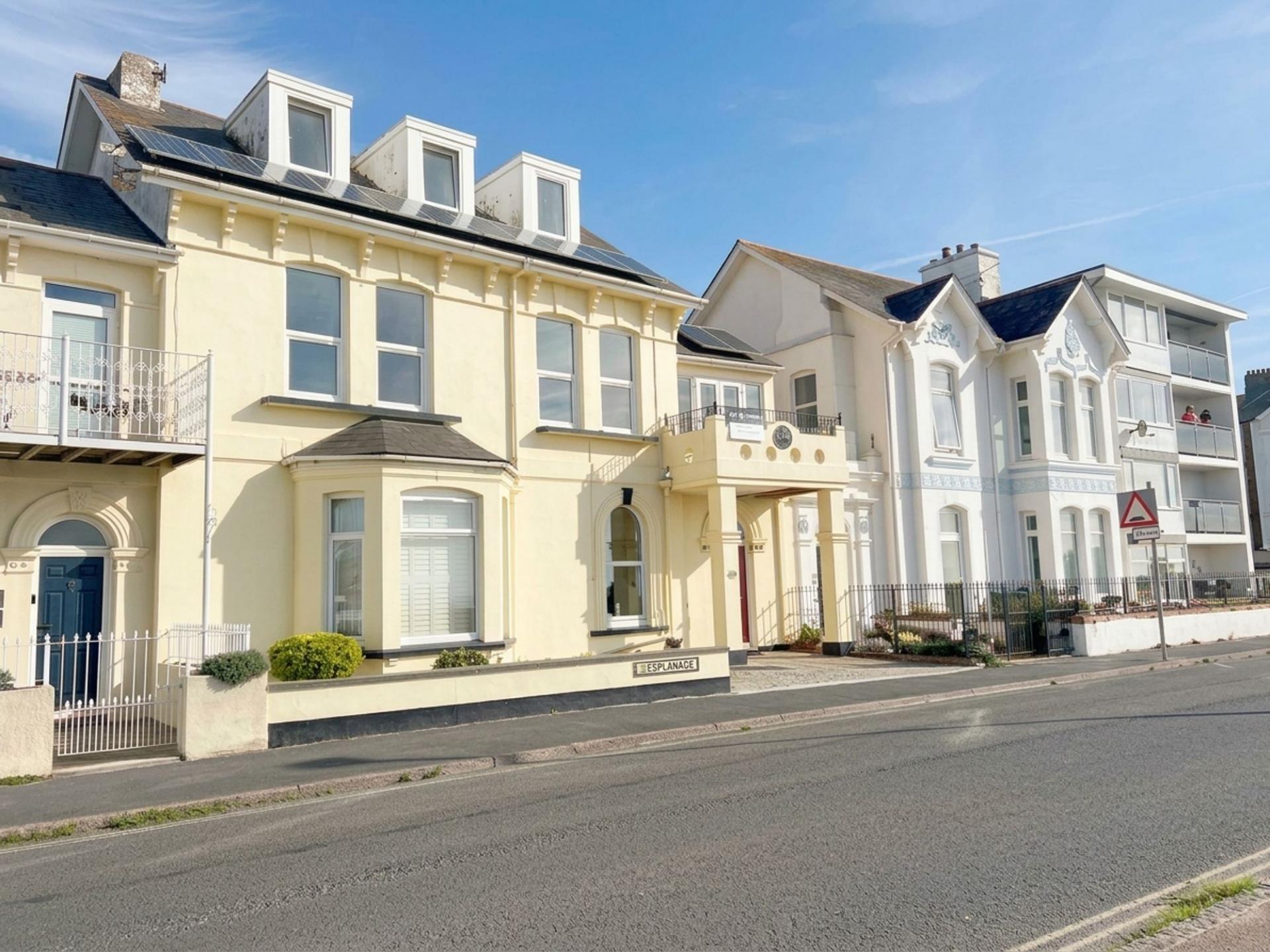 Flat West View in Penyffordd
