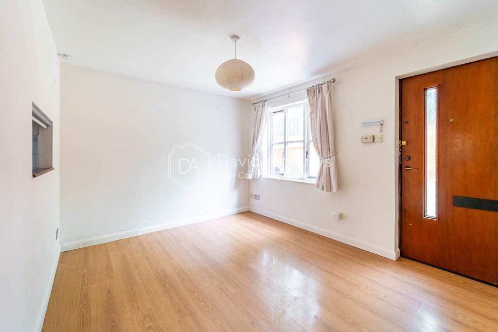 Flat Bunning Way in Greater London