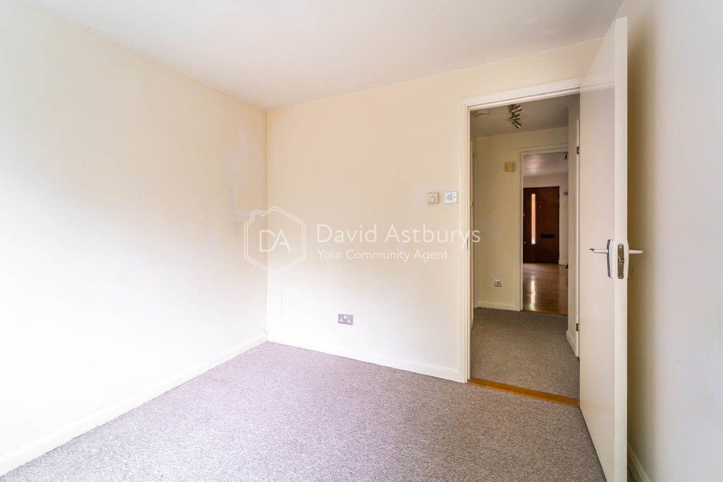 Flat Bunning Way in Greater London