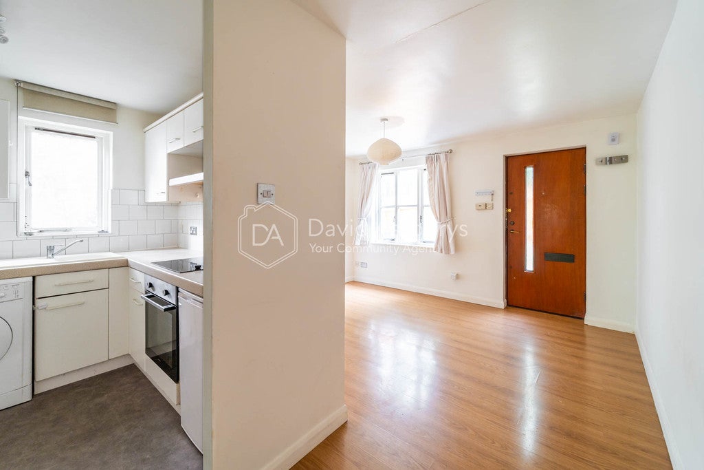 Flat Bunning Way in Greater London