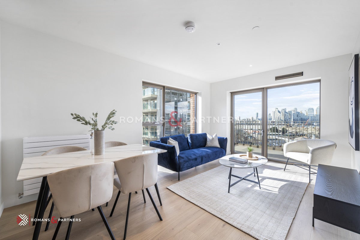 Flat Royal Crest Avenue in Greater London
