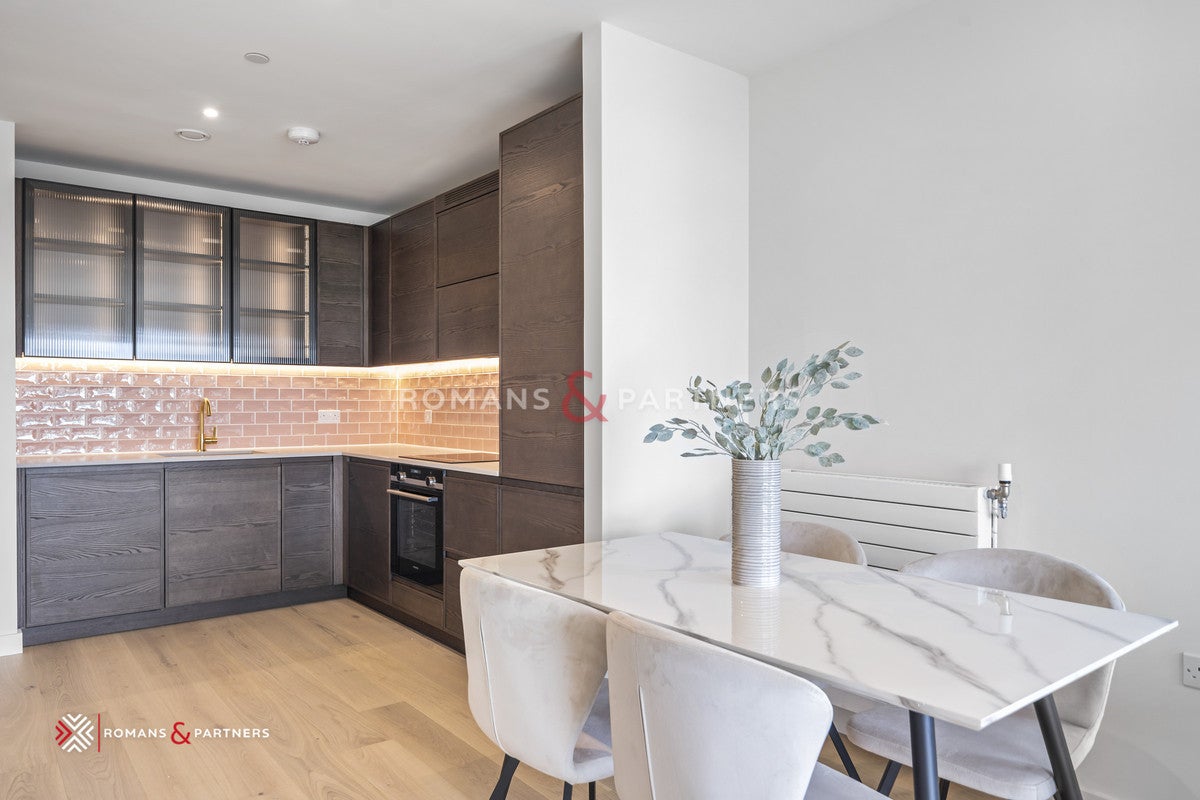 Flat Royal Crest Avenue in Greater London