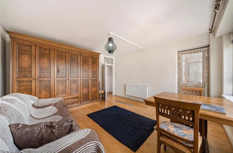 Flat Gallewall Trading Estate in Greater London