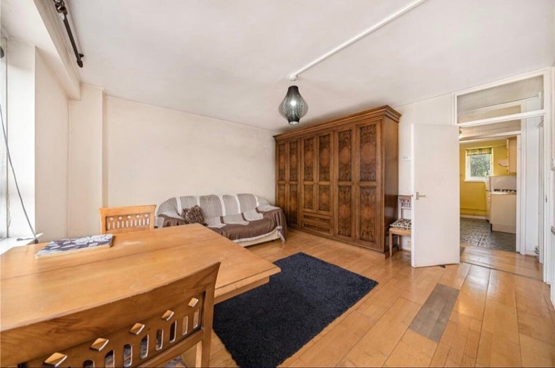 Flat Gallewall Trading Estate in Greater London