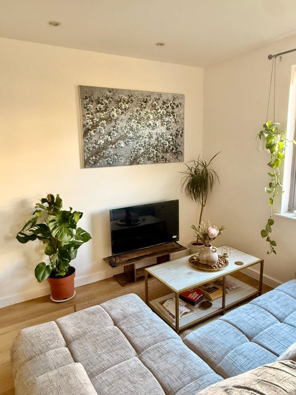 Flat Wick Lane in Greater London
