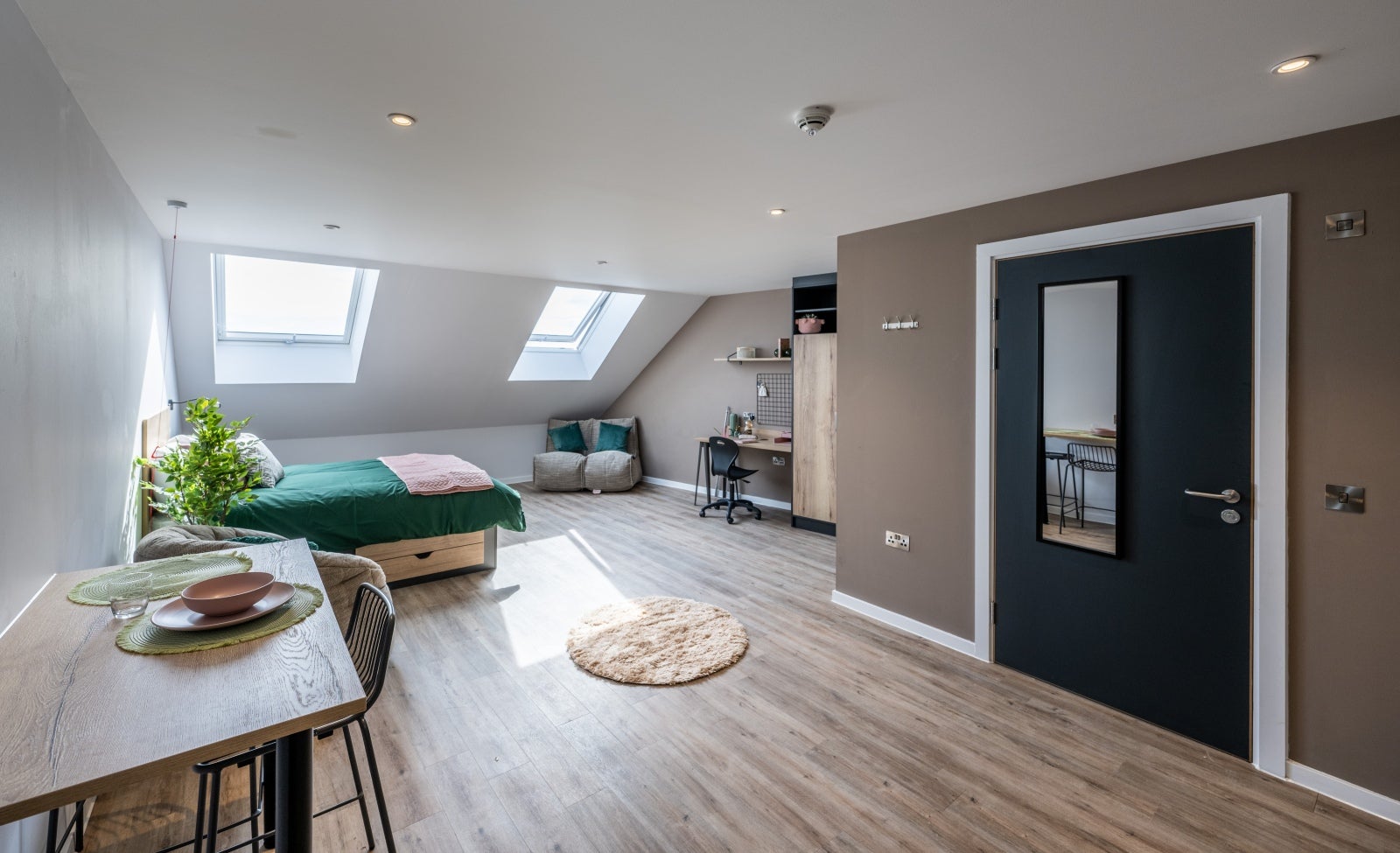 Room Murieston Crescent in City of Edinburgh