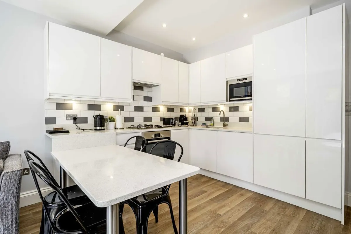 Flat Larden Road in Greater London