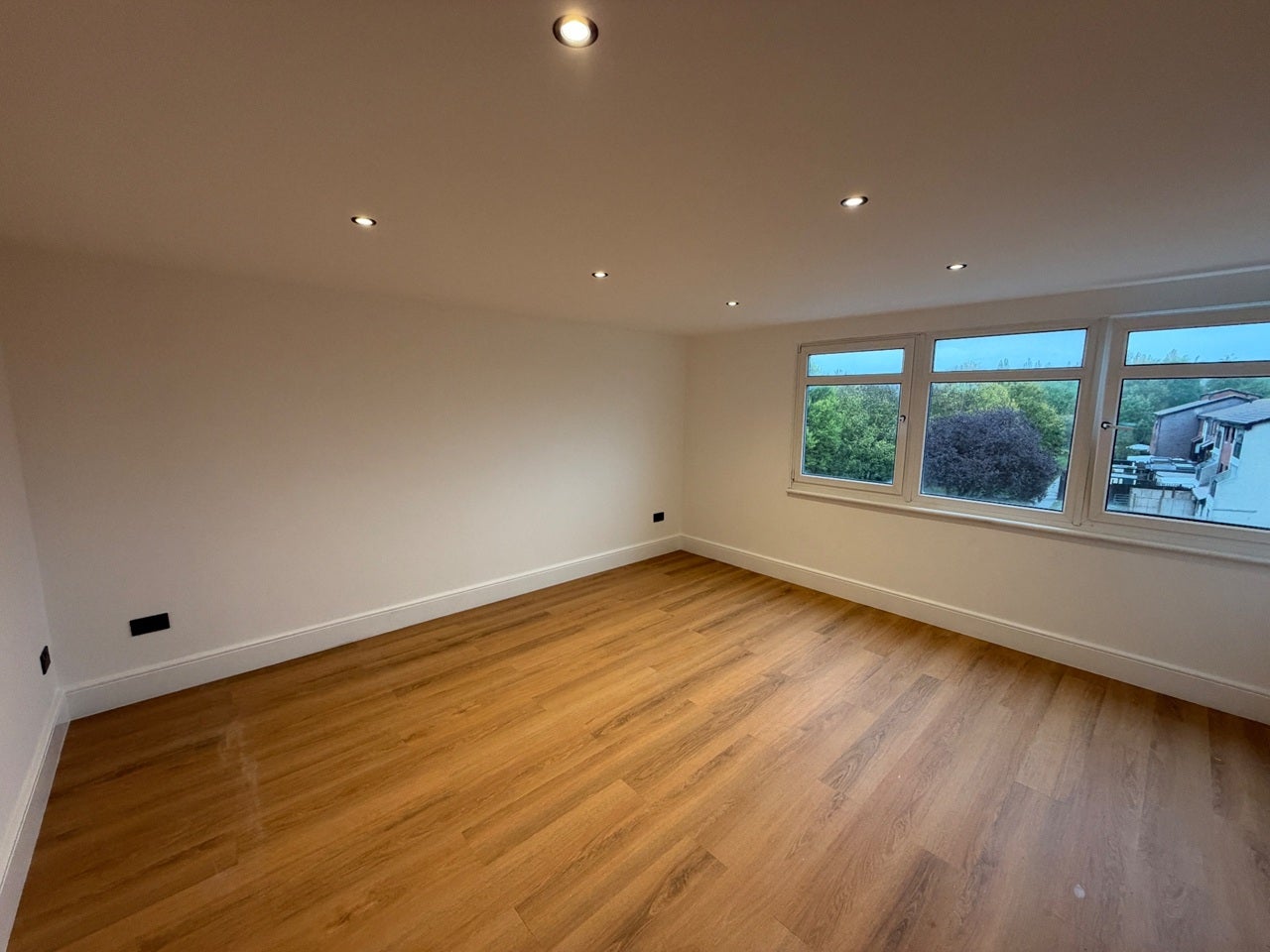 Flat Grand Drive in Greater London
