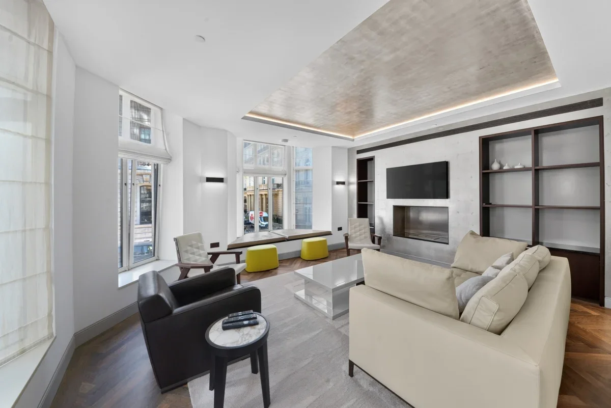 Flat Cleveland Row in City of Westminster