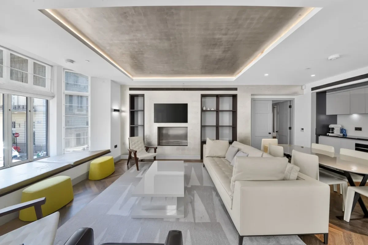 Flat Cleveland Row in City of Westminster