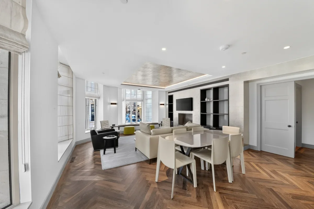 Flat Cleveland Row in City of Westminster
