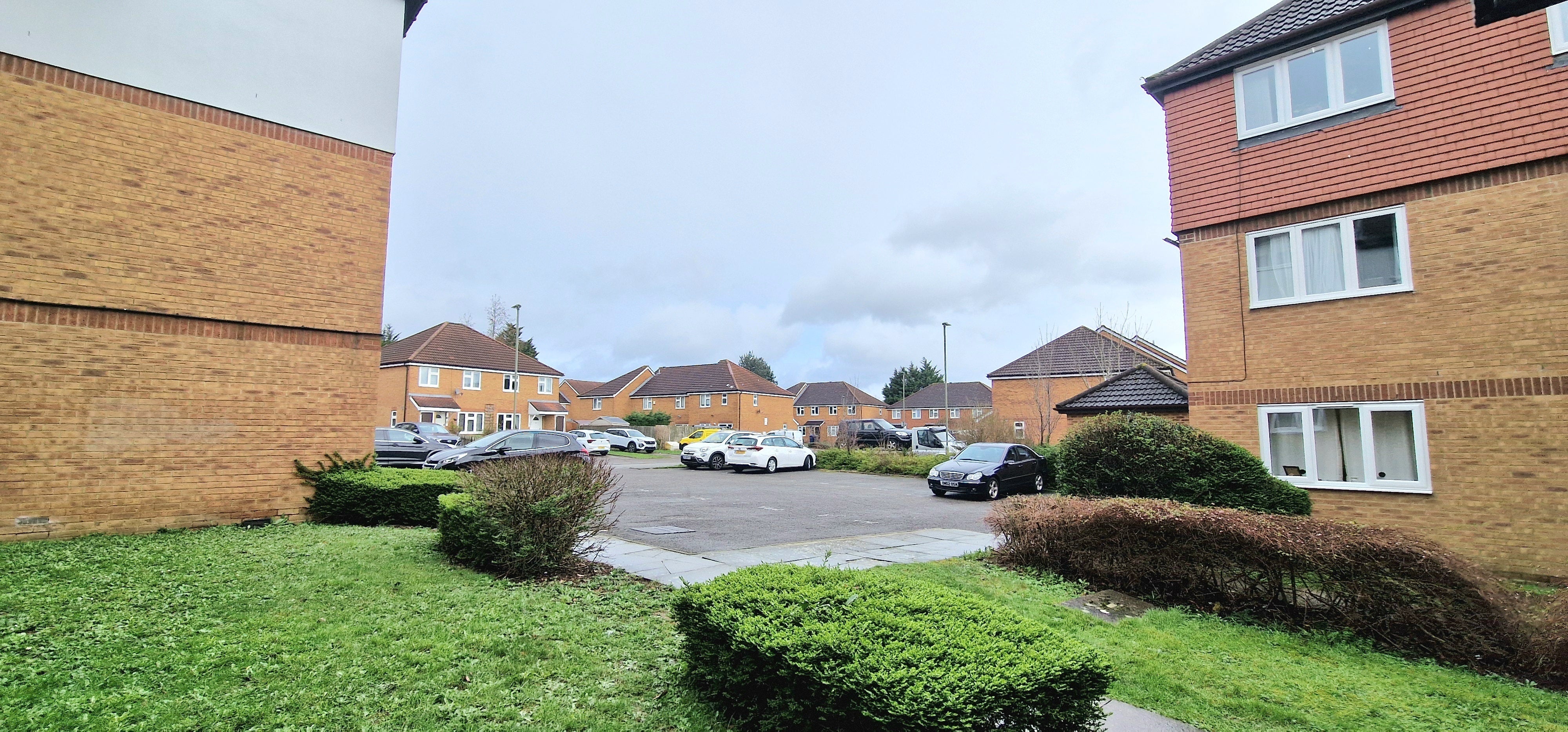 Flat Pentland Avenue in Greater London