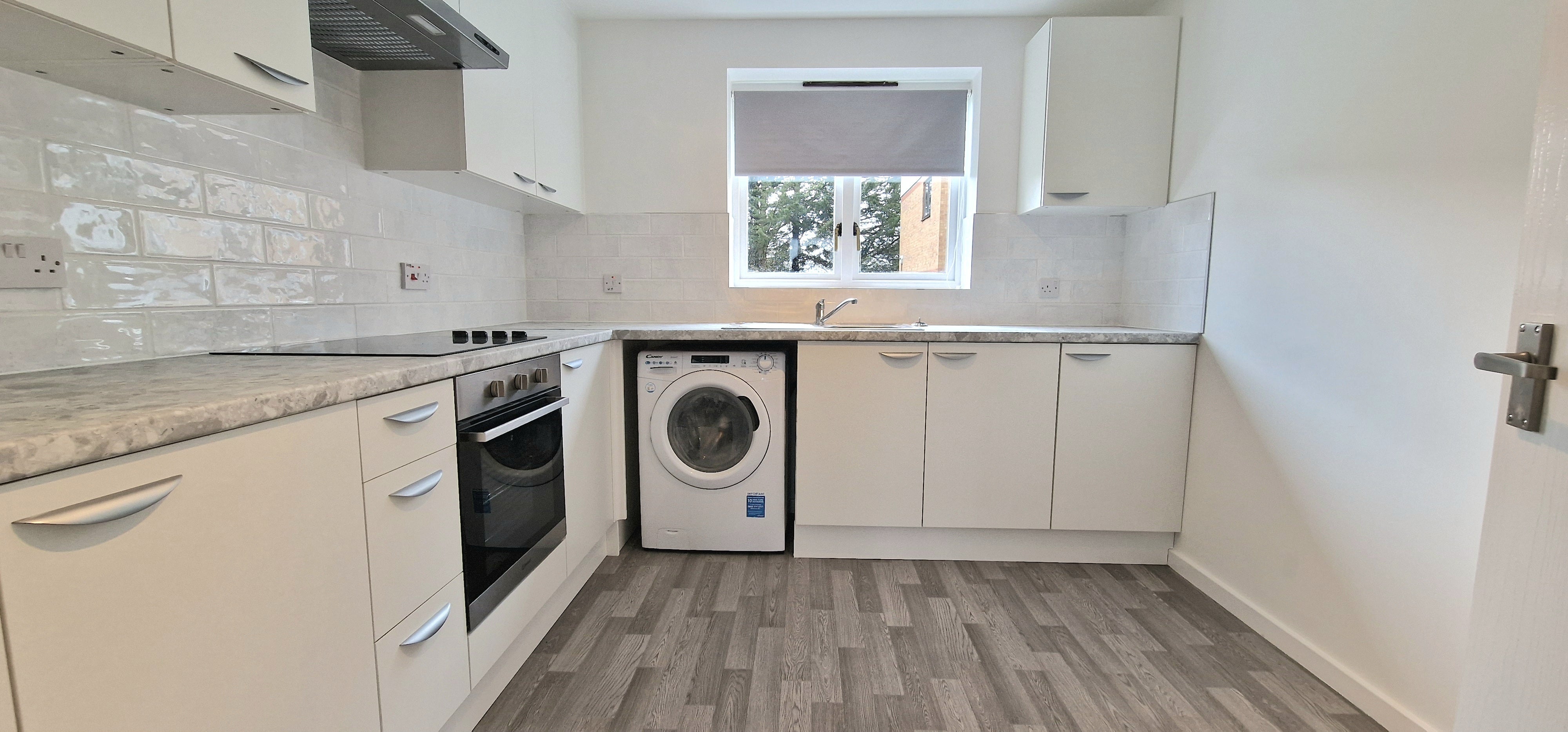 Flat Pentland Avenue in Greater London