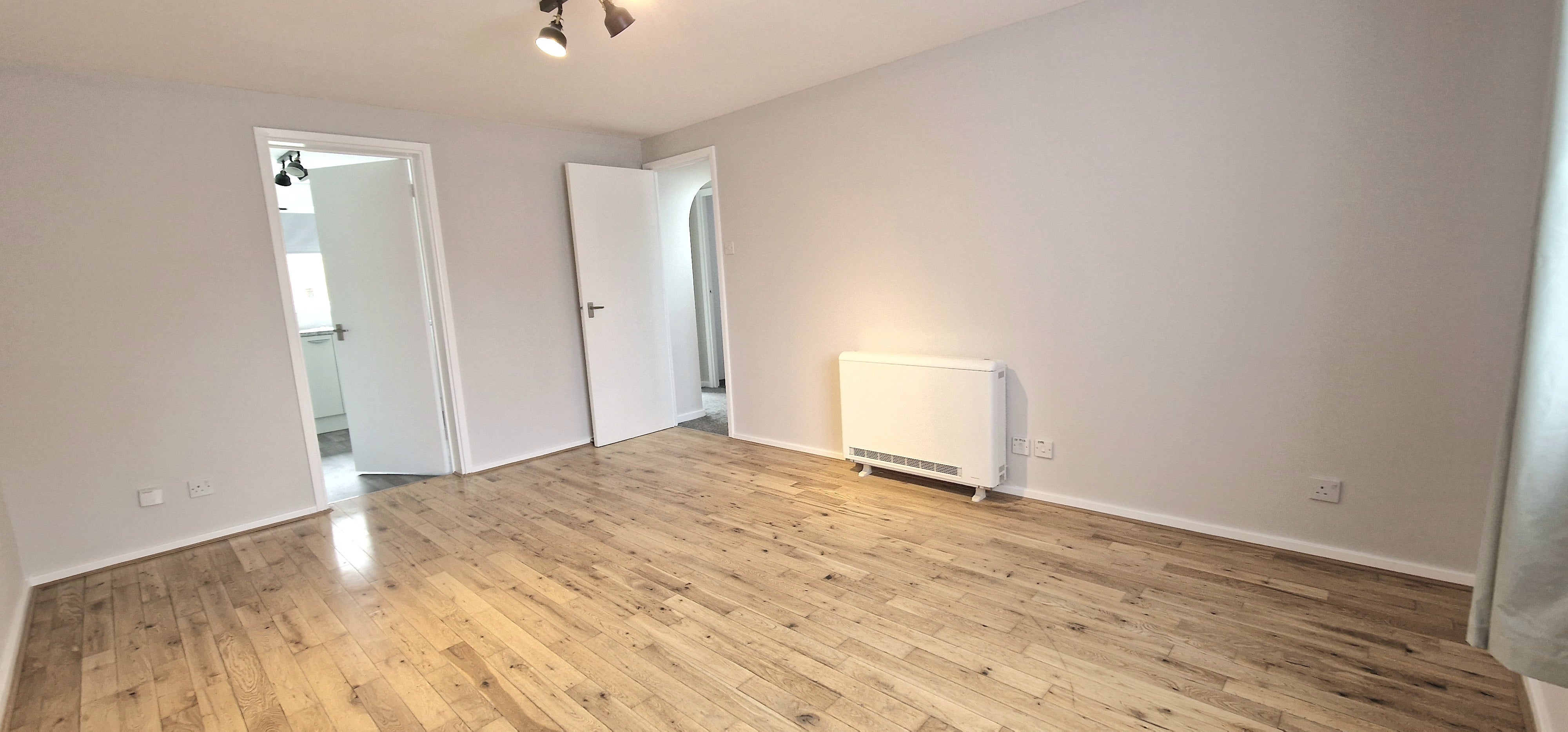 Flat Pentland Avenue in Greater London