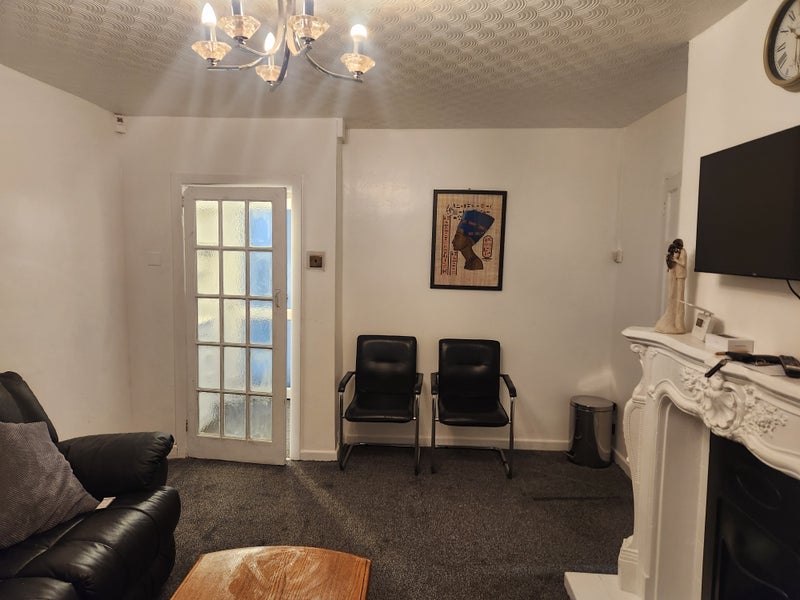 Room Crossdale Road in Manchester