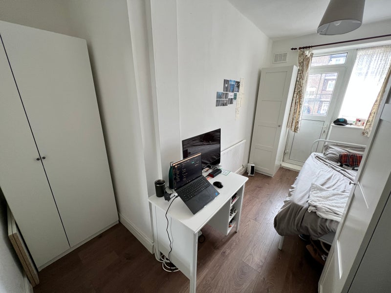 Room Station Walk in Greater London