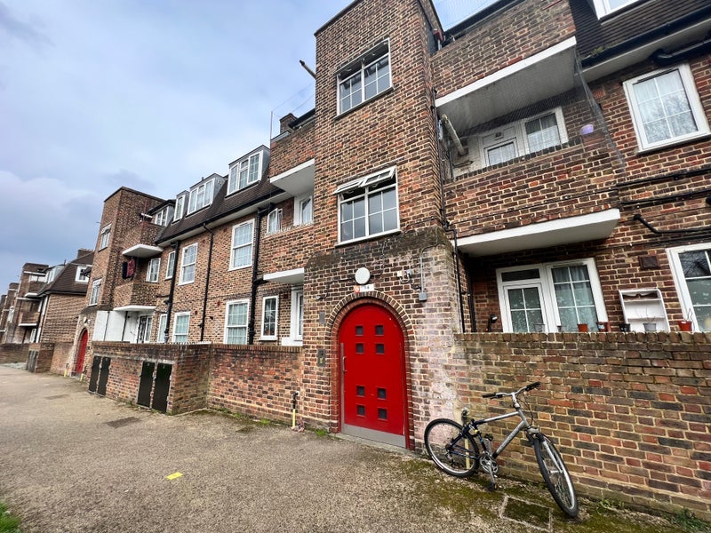 Room Station Walk in Greater London