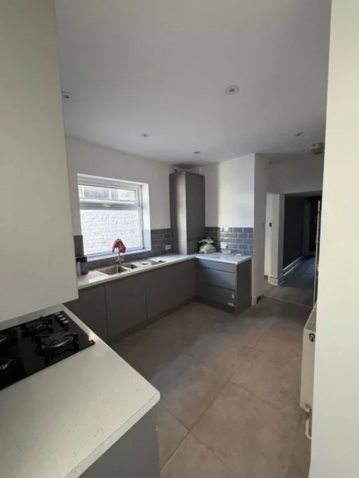 Room Reede Road in Greater London