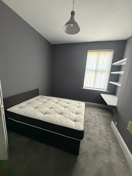 Room Reede Road in Greater London