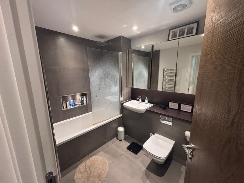 Room New Park Road in Greater London